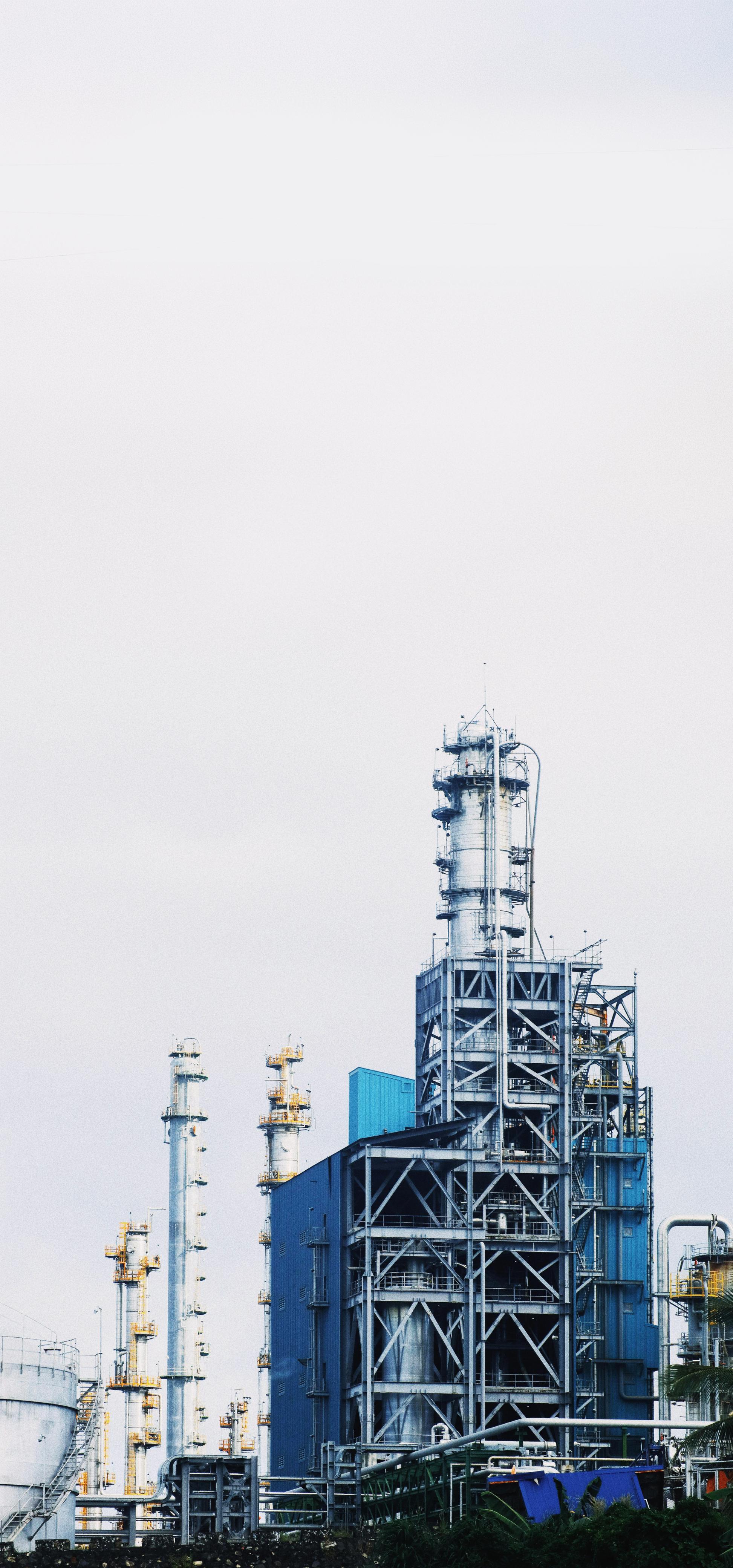 Engineer using IoT monitoring devices on structural steel